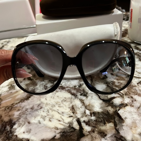 Preloved oversized dior sunglasses - Picture 1 of 7